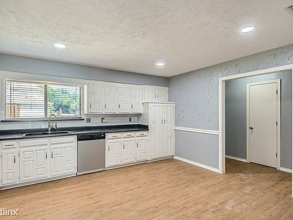 5th image of 214 Buffalo Creek Dr