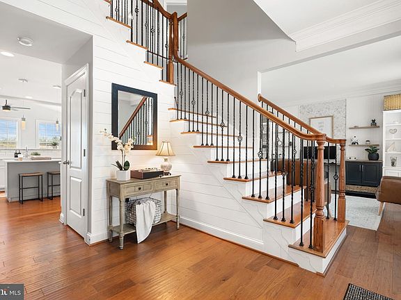 4th image of 360 Dinwiddie Way