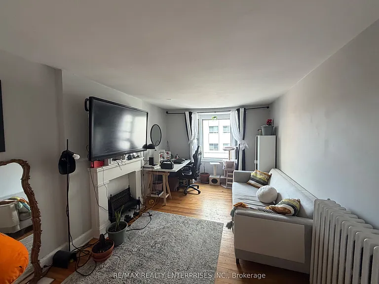 156 James St S #5 — Photo 8