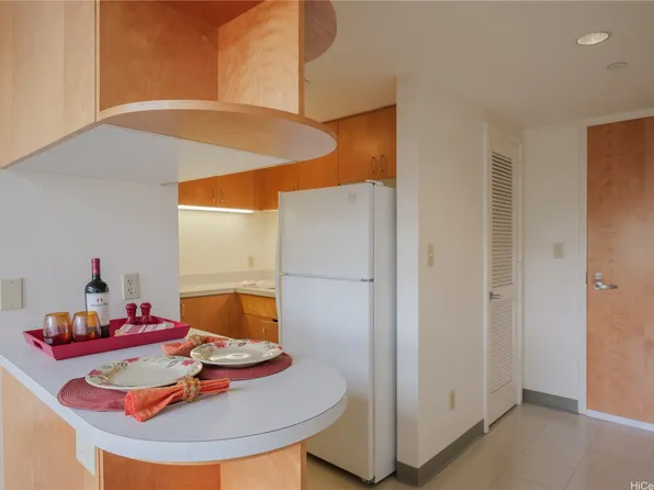 545 Queen St APT 633, Honolulu, HI 96813