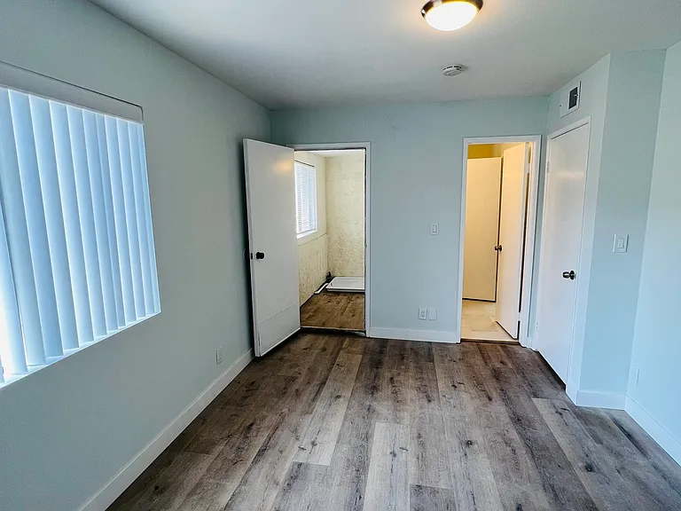 327 La France Ave #E — Photo 17