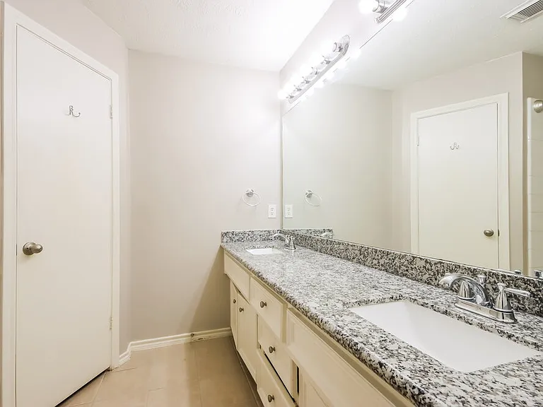 5915 Culross Close — Photo 11