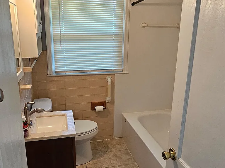 4504 Kingview Ave — Photo 6