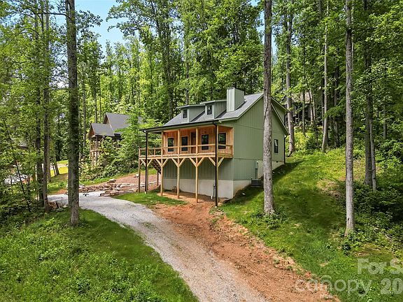 3rd image of 511 Blue Ridge Dr N