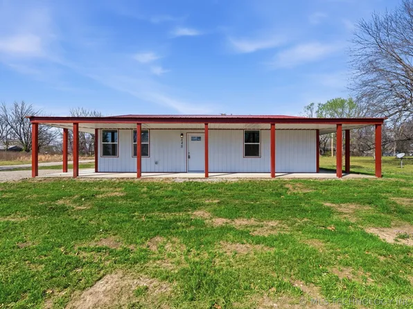848 S Pine St, Nowata, OK 74048