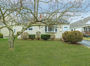 22 Lincoln Ave, Kings Park, NY 11754