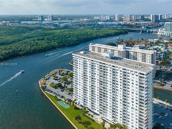 2nd image of 500 Bayview Dr APT 1727