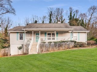 5871 Meadow View Ln, Flowery Branch, GA 30542