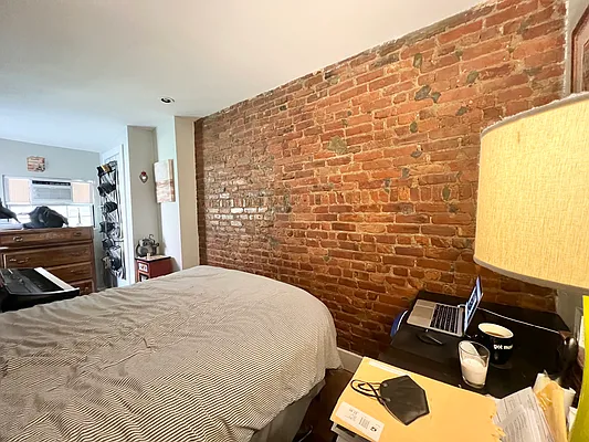 Rented by Pear NYC LLC | media 18