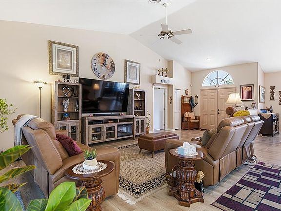 4th image of 14247 Teasdale Ave