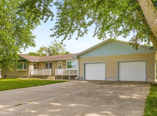 4320 Cherrywood Dr, Cedar Falls, IA 50613