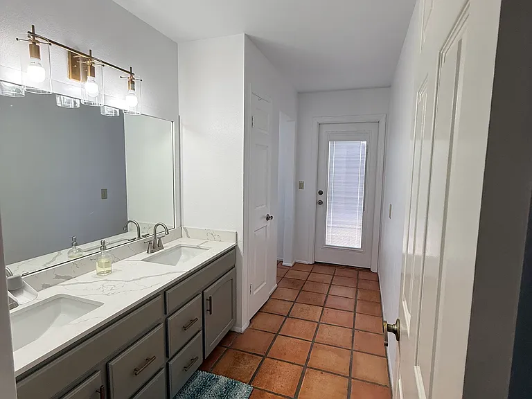 4335 W Michelle Dr — Photo 5