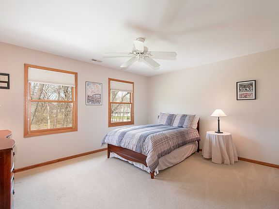 5th image of 301 Ashley Dr