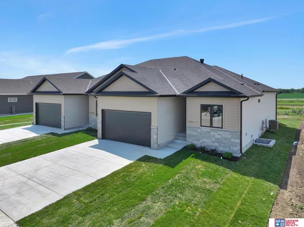 10617 Majestic Ln, Lincoln, NE 68527
