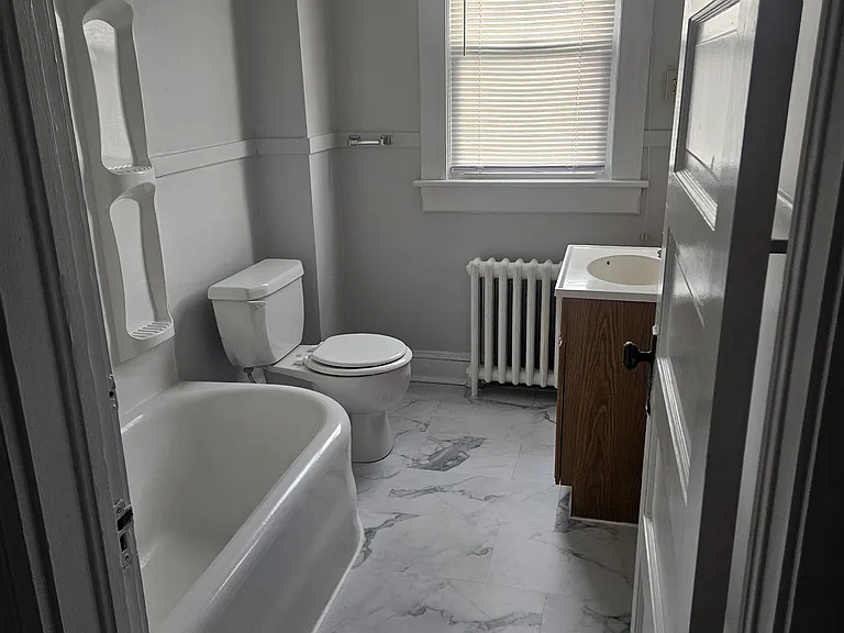 404 N Centre St #3 — Photo 1