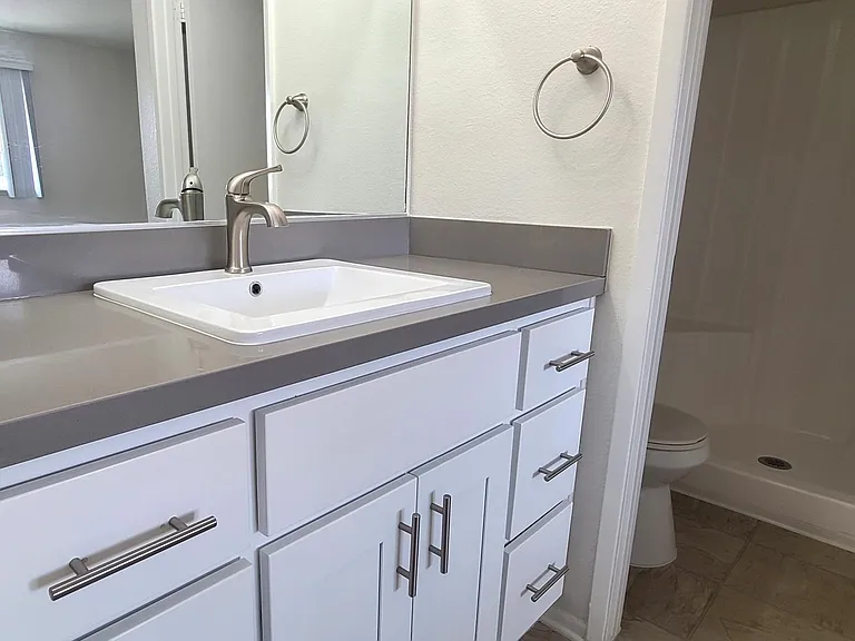 The Redlands Apartments — Photo 19