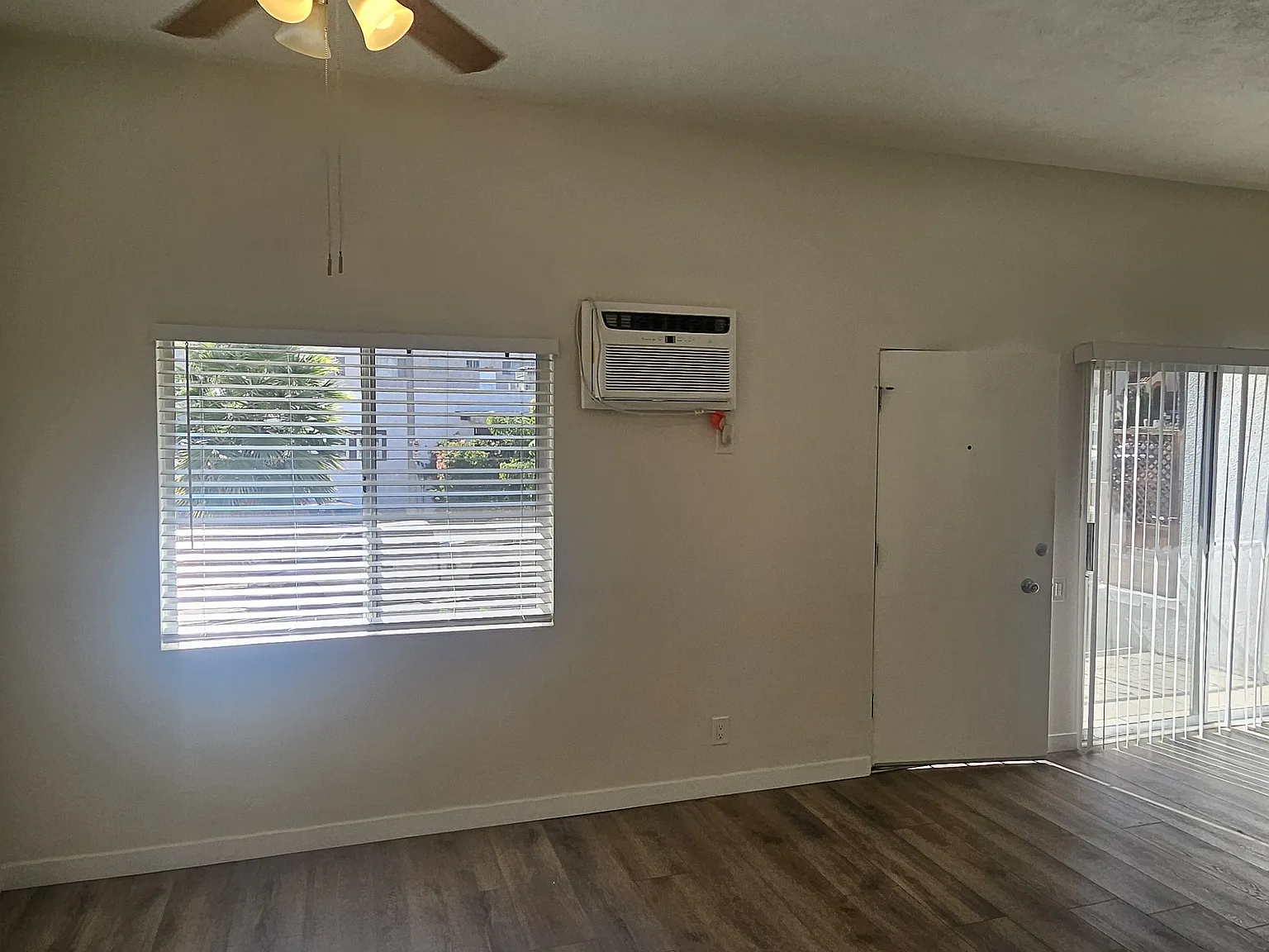 2 bed, 1000 sqft, $2,595 — Photo 4