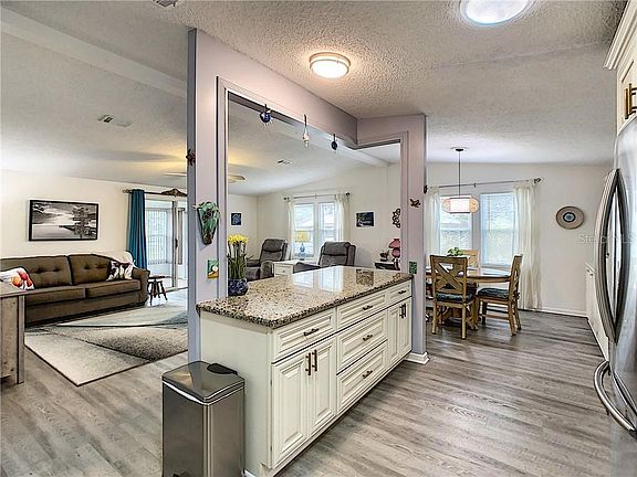 3rd image of 560 Saint Andrews Blvd
