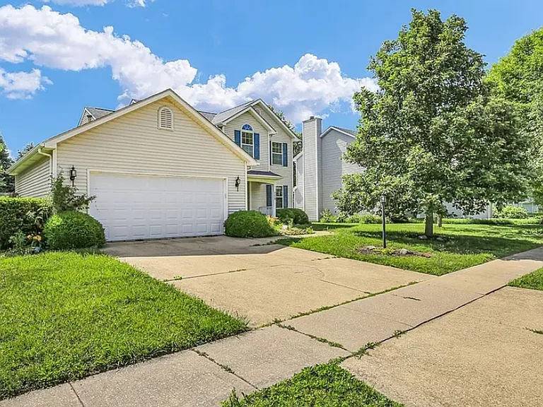 709 Indigo Dr — Photo 2