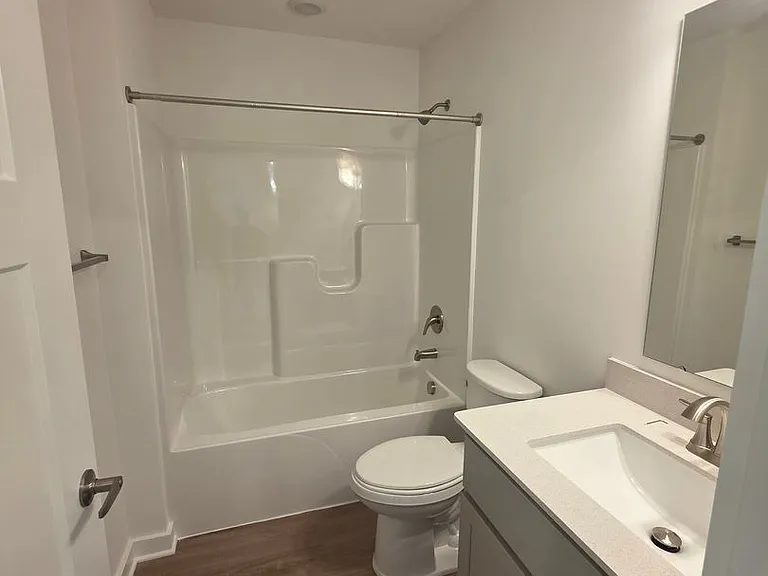 1806 Canterbury Dr — Photo 15