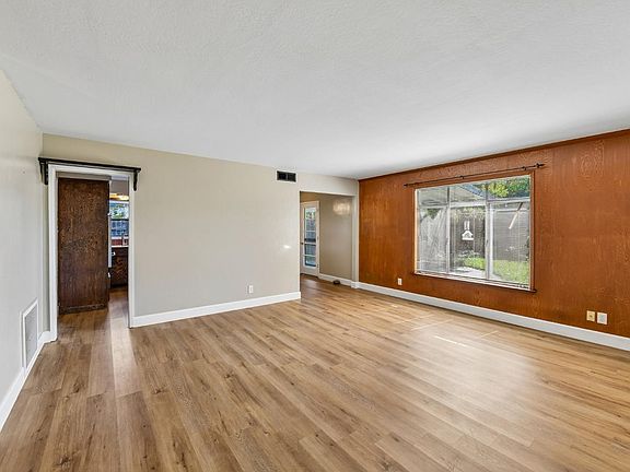 5th image of 10401 Hollydale Way