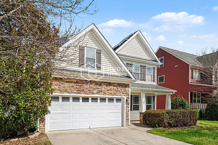 4 bed, 2.5 bath, 2320 sqft, $2,299 — Photo 3