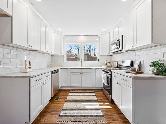 2nd image of 7 Hardale Ln