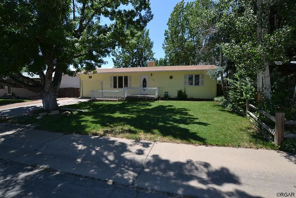 1110 Oak Ave photo 1