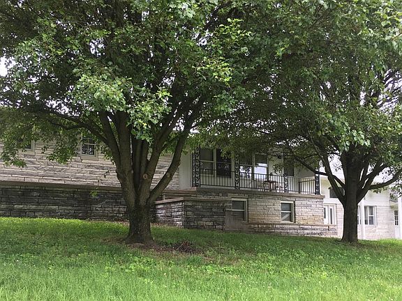 2nd image of 17 Twin Lake Estates Cir