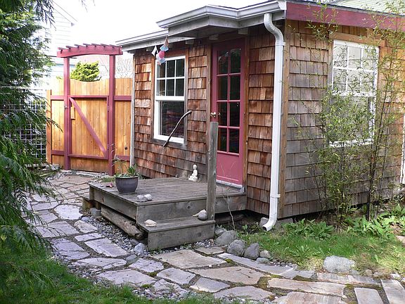 Side gate lead to peacful meditation room