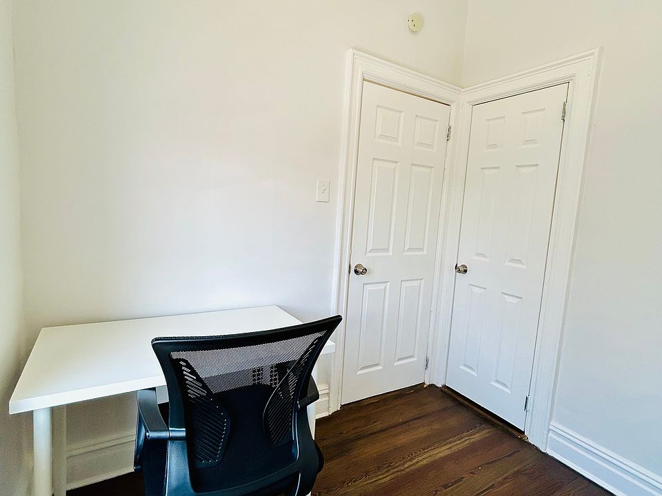 2nd image of 298 Pearsall Ave #2