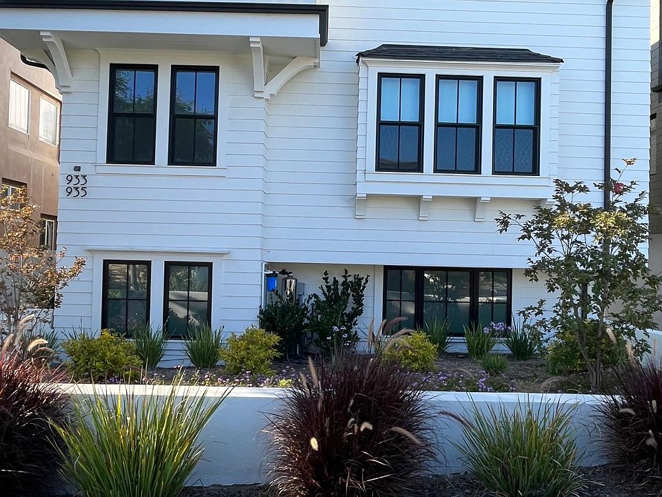 1st image of 933 15th St