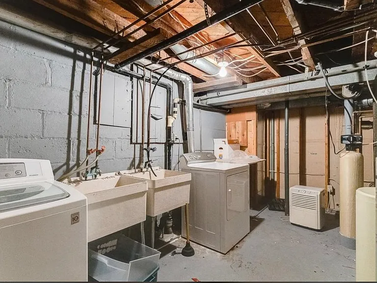523 E 4th St #1 — Photo 13