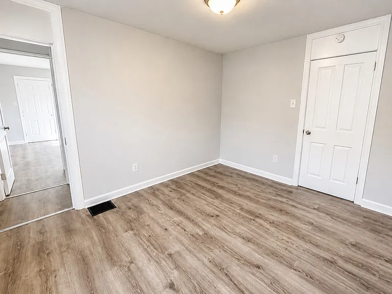 517 E Railroad Ave #2 — Photo 10