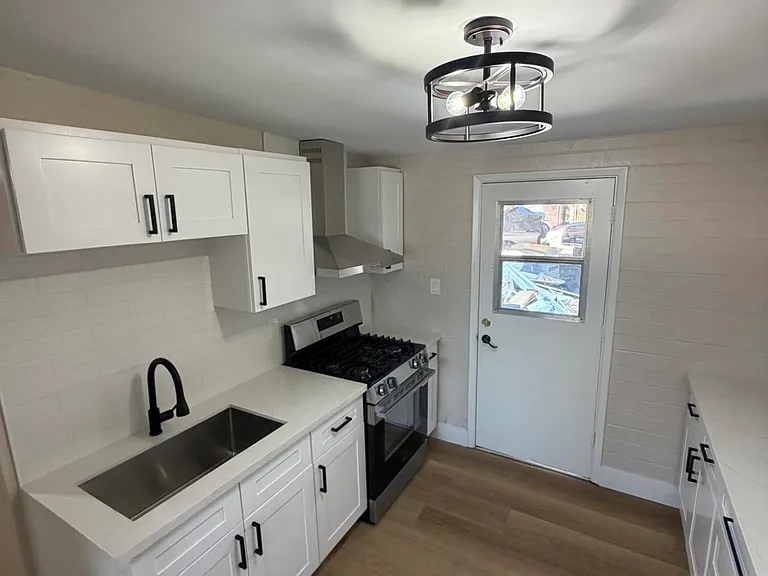 909 S Kenwood Cir #A — Photo 7