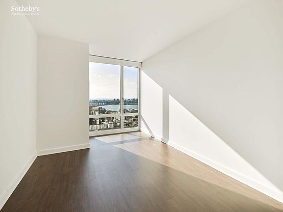 4th image of 247 W 46th St APT 3202
