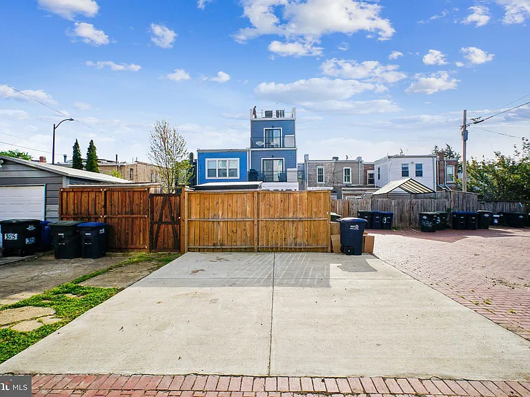 329 16th St SE #1 — Photo 17