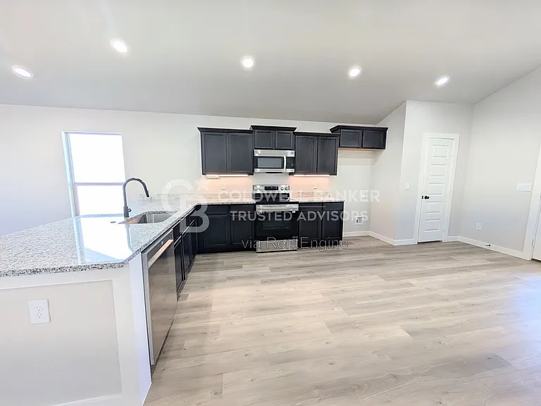 3220 Cottonwood Ave — Photo 6