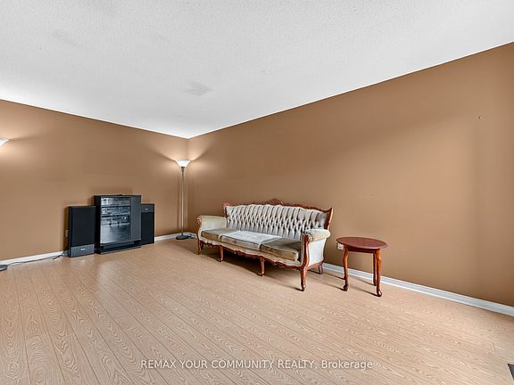 4th image of 74 Richvale Dr S