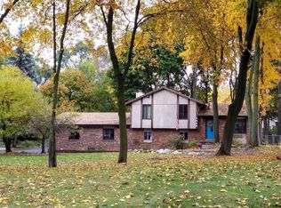 2088 Highfield Rd, Waterford, MI 48329