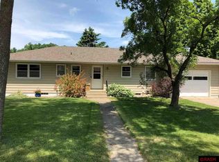 721 E Humphrey St, Lake Crystal, MN 56055