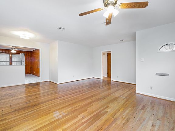 5th image of 7701 Woodrow Ave