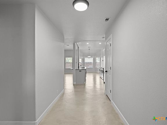 5th image of 506 Roadrunner Ave