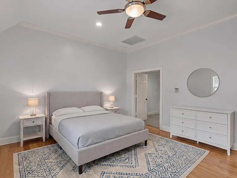 1007 Crocker St — Photo 7