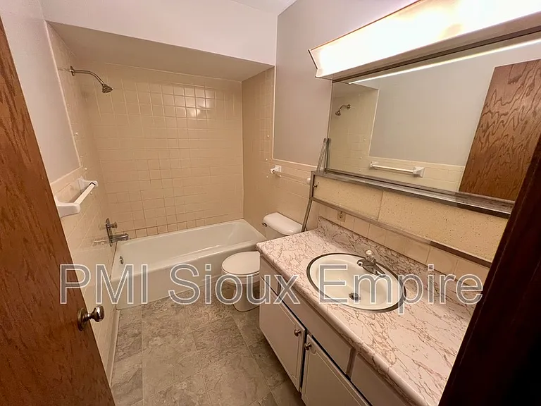 905 W 18th St #201 — Photo 5