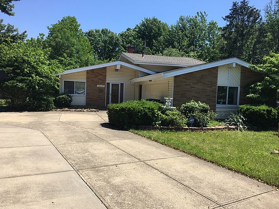 4th image of 24147 Woodmere Dr