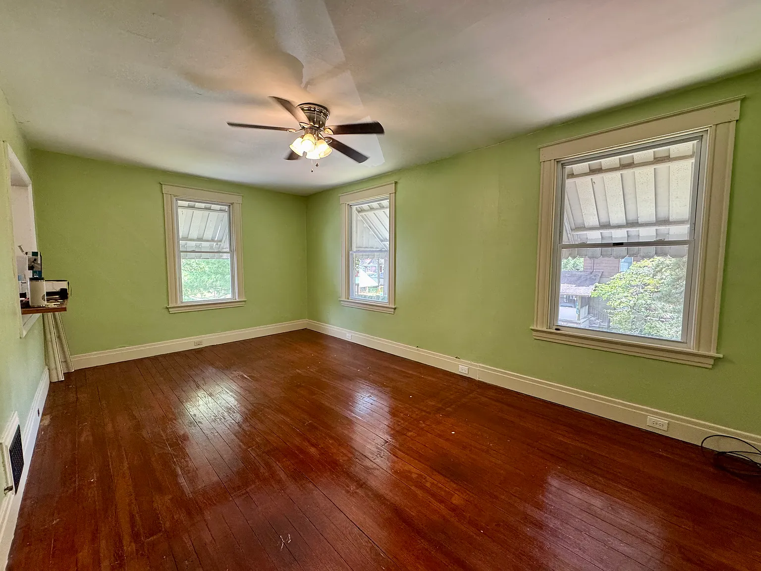 3 bed, 1200 sqft, $1,550 — Photo 4