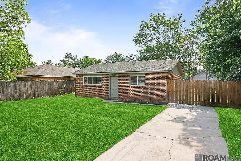 3 bed, 784 sqft, $1,400 — Photo 2
