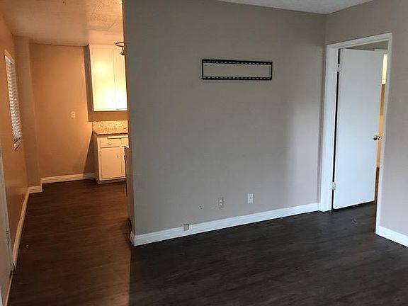 Livingroom looking to kitchen