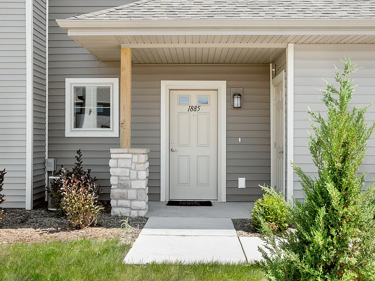 High Bluff Townhomes Private Entrance
